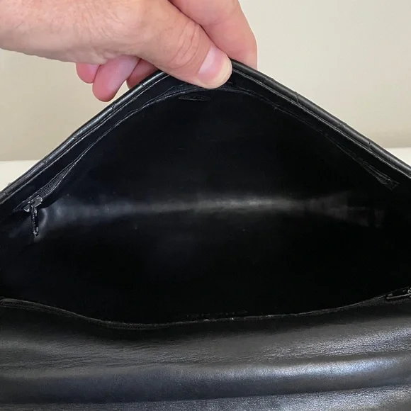 Vintage CHANEL Black Quilted lambskin Crossbody - Picture 12 of 16